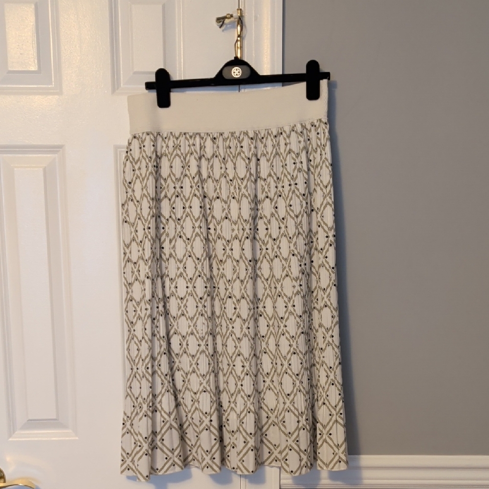 Metro Wear Cream and Black Patterned A-Line Skirt